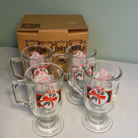 Vintage Home Interiors& Gift  Christmas Mugs Set of 4 - Picture 1 of 8